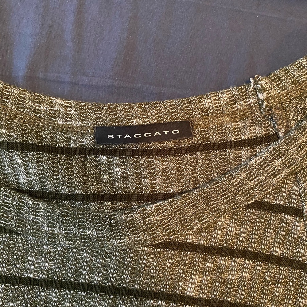 🔥2/$7🔥Staccato Boutique Green Hi-lo Sweater - Picture 2 of 4